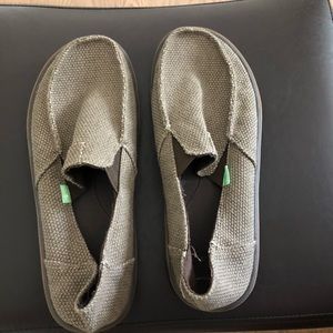 Sanuk Men’s slip on shoes size 10